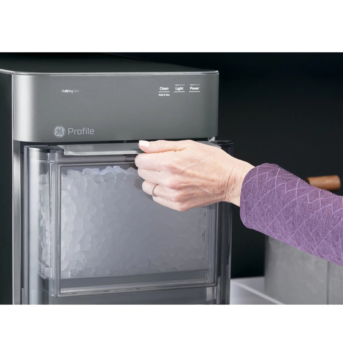 Black Stainless Countertop Nugget Ice Maker R516