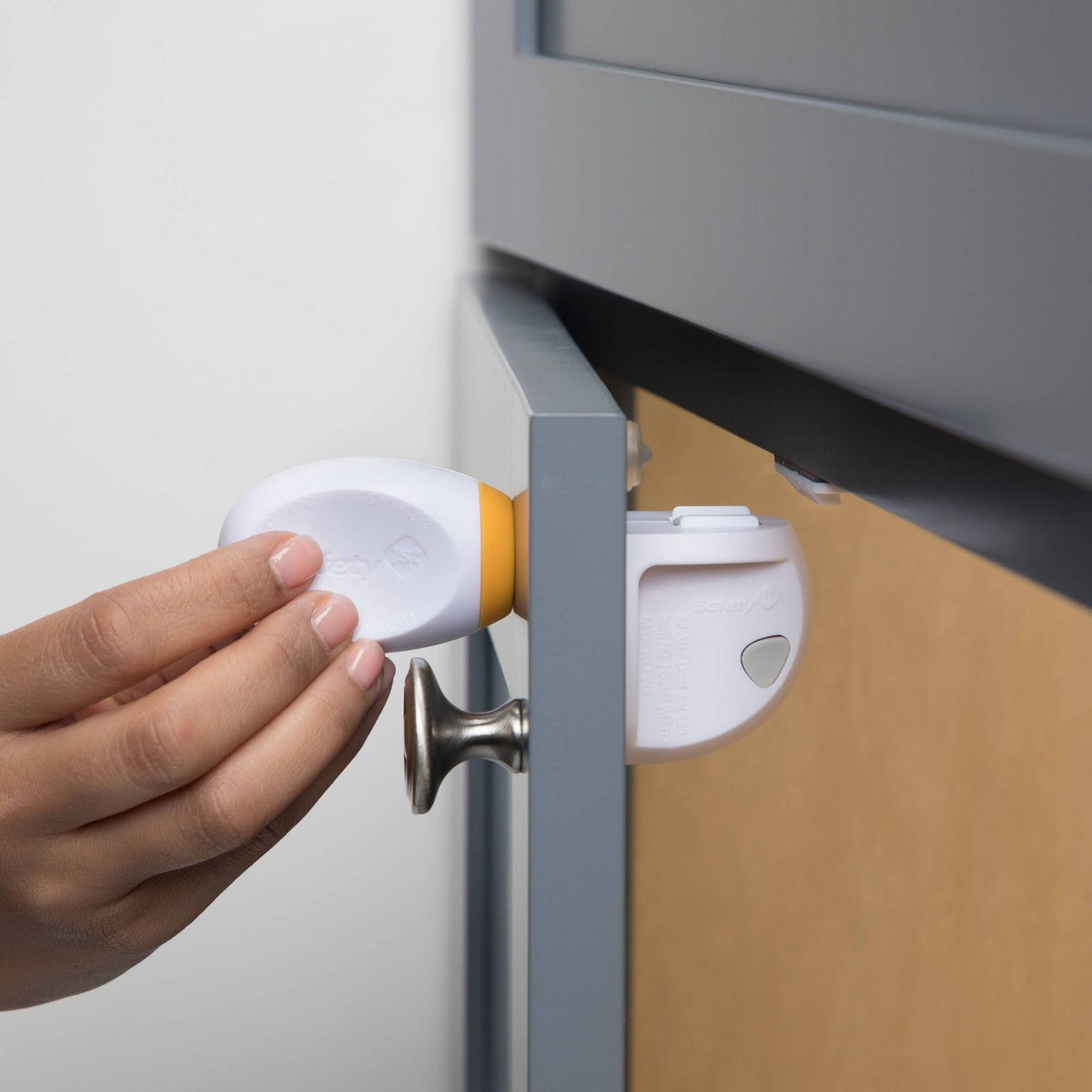 16 Locks and 4 Keys White Magnetic Lock System K561