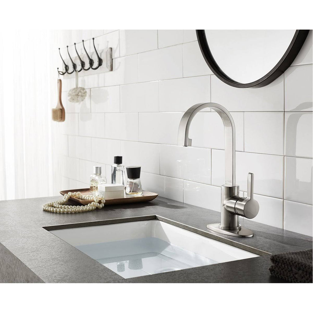 Polished Chrome Single-Handle Bathroom Faucet O701