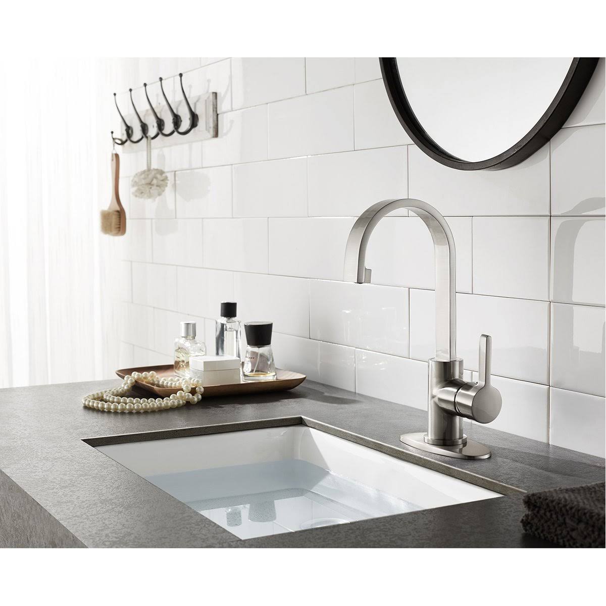 Polished Chrome Single-Handle Bathroom Faucet O701